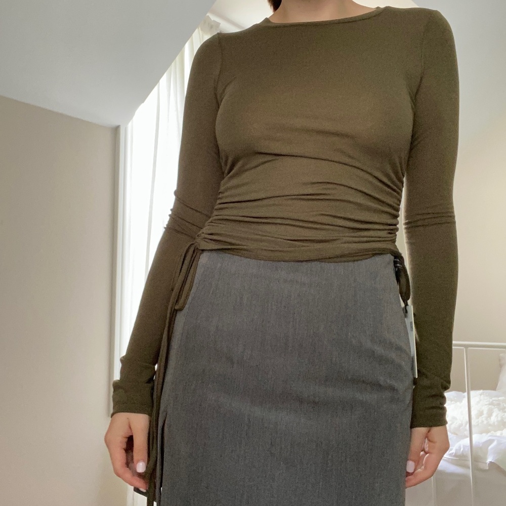 Style Addict Harper Ruche Tie Top - Picture 3 of 3